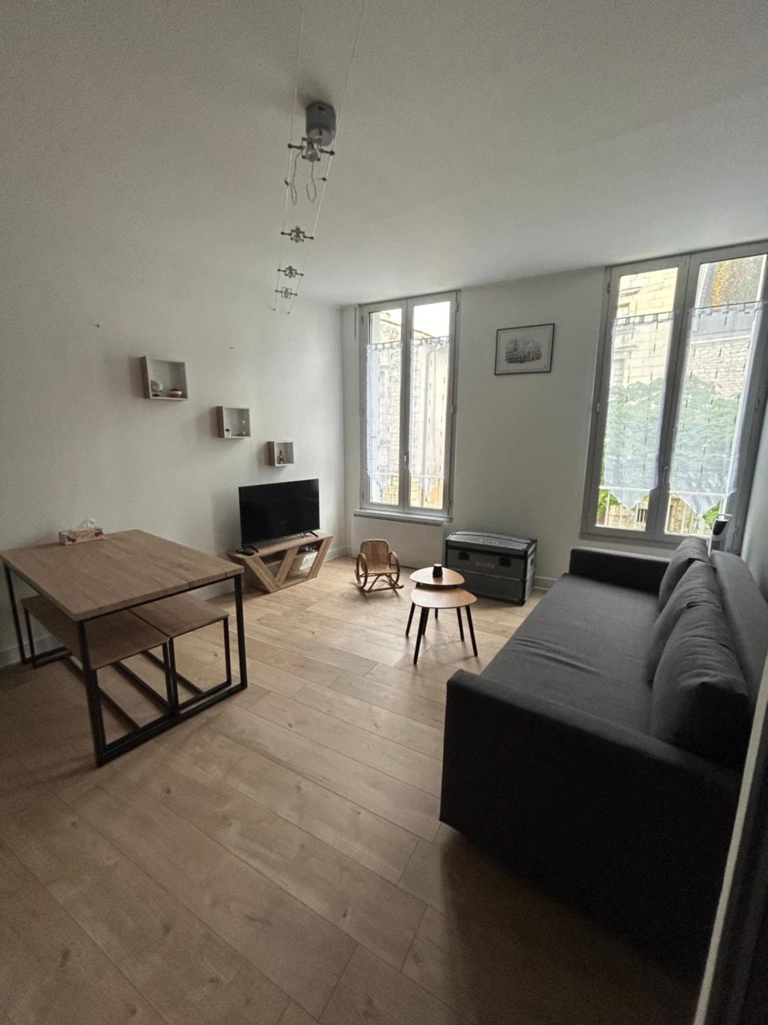 Apartament Chez Noemie Saintes Zewnętrze zdjęcie